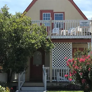 https://angies-guest-cottage.hotels-in-virginia-beach.com